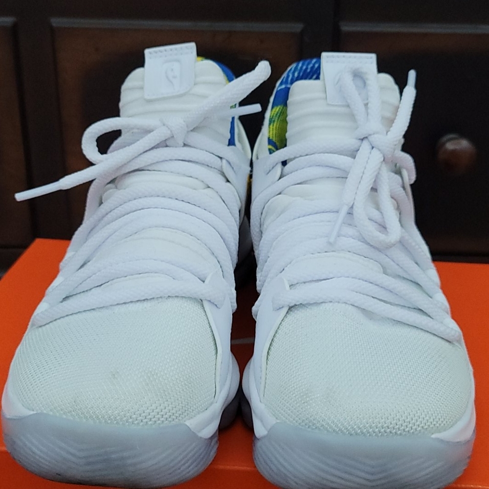 White Nike KD 10 Kevin Durant 5.5 y shoes